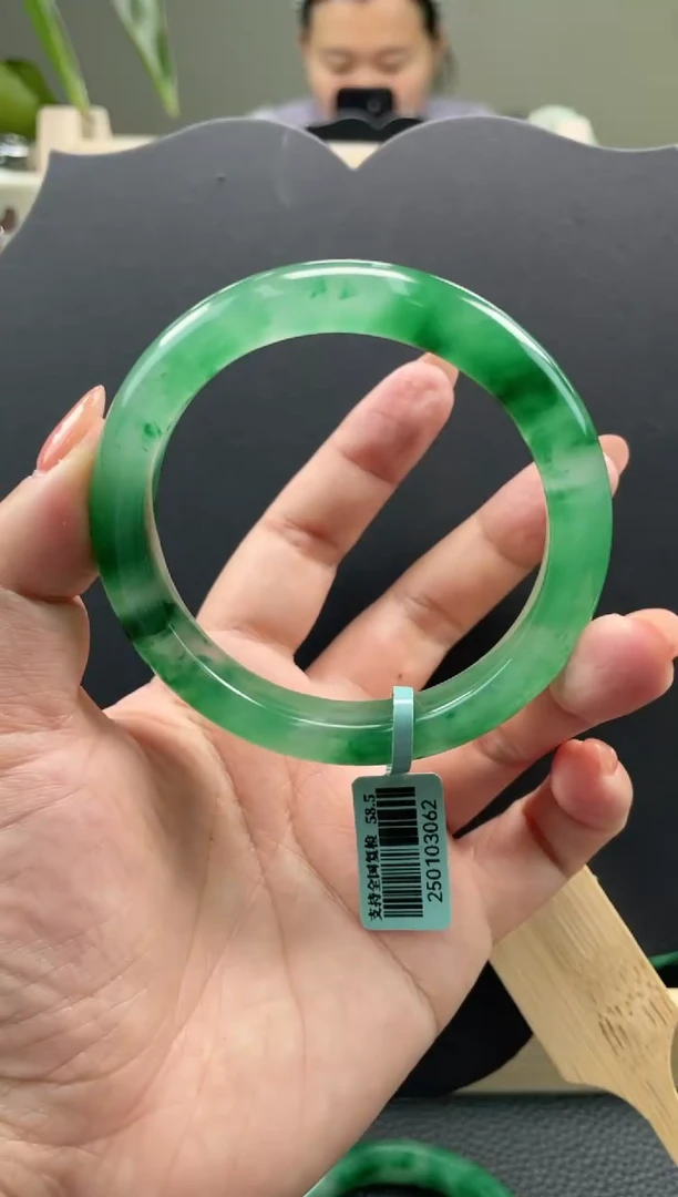 【闪购商品】石英质玉手镯未镶嵌口径58.7