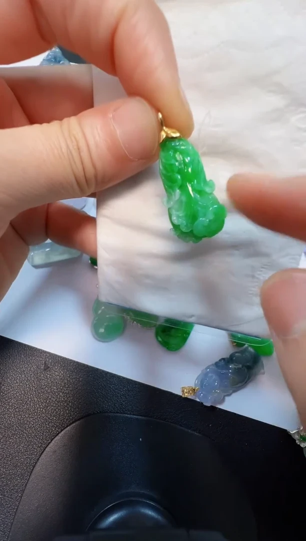 吊坠(不含链)18K金镶嵌翡翠1000