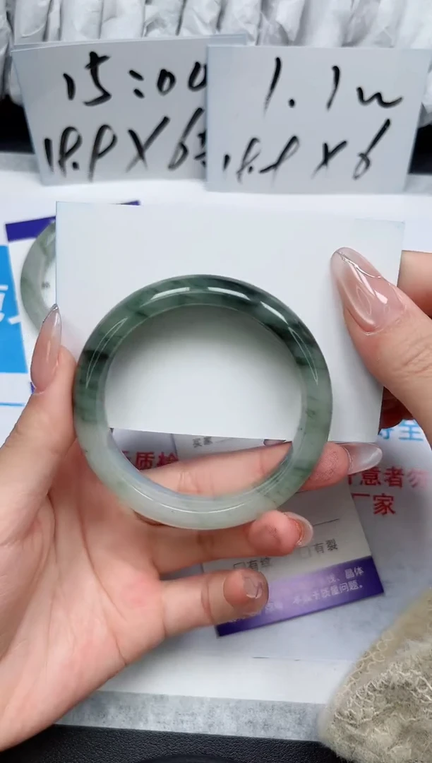 【闪购商品】石英质玉手镯未镶嵌68