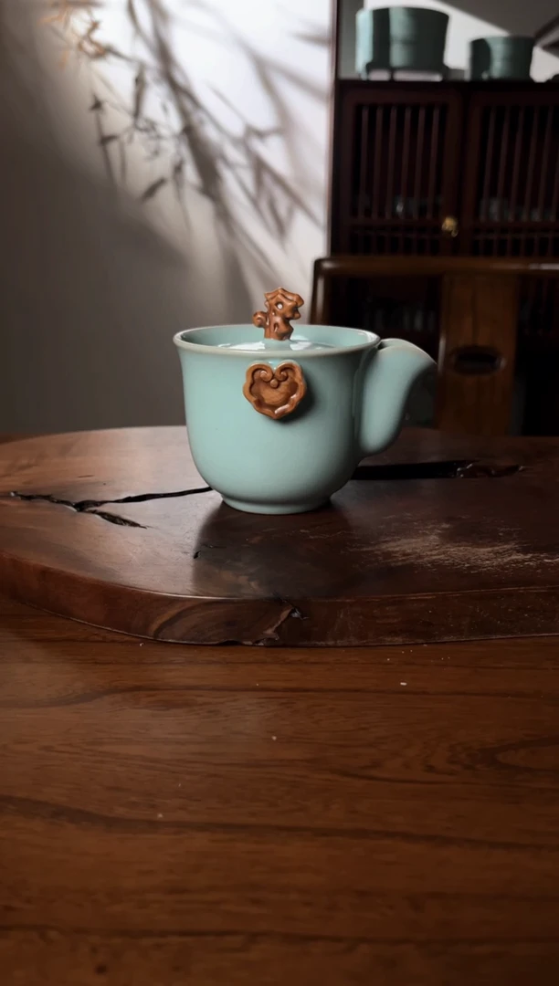 杯陈***水原产地天青釉色手抓壶