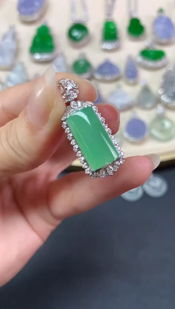 吊坠(不含链)18K金镶嵌翡翠吊坠(不含链)|13800