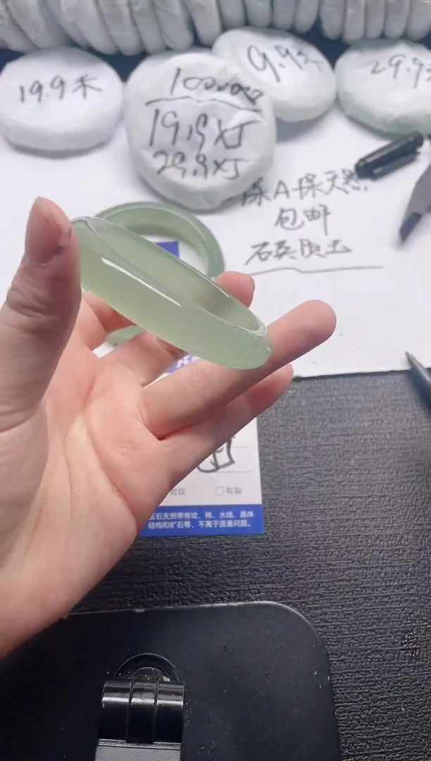 未镶嵌手镯石英质玉127-55