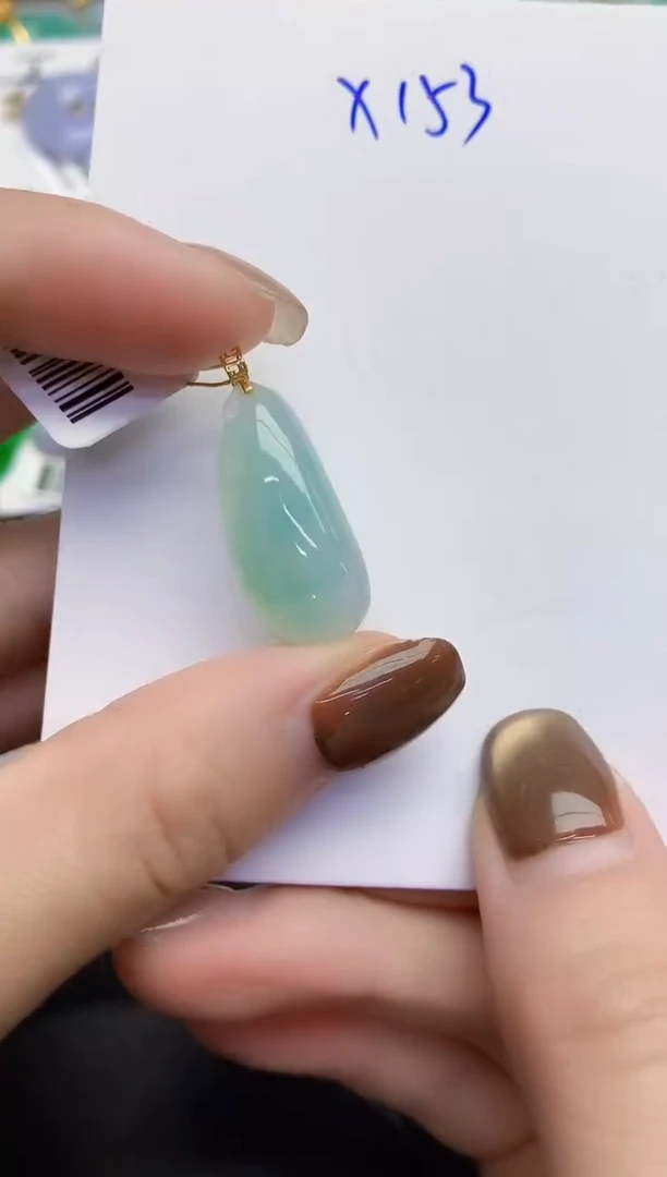 颈饰18K金镶嵌翡翠缅甸天然翡翠A货