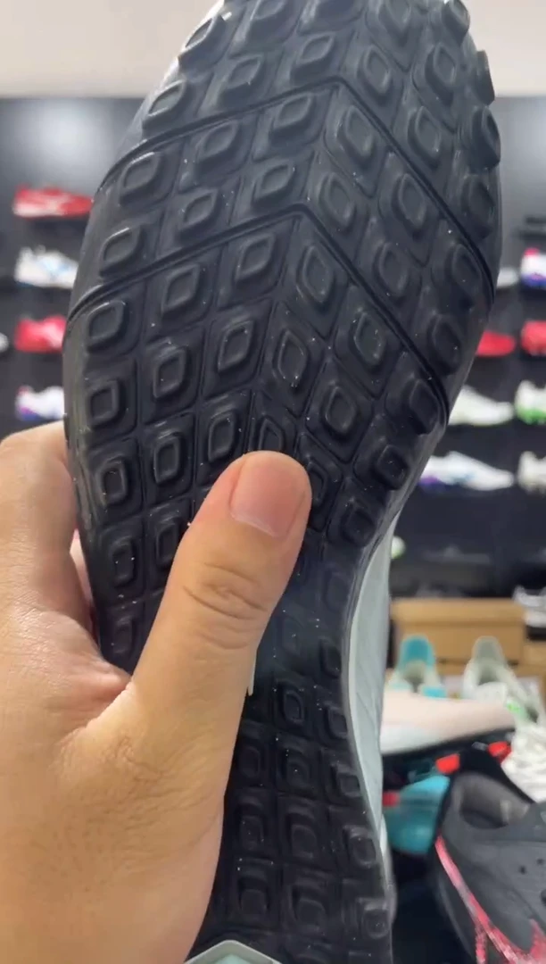卓粉色碎钉TF 42.5码