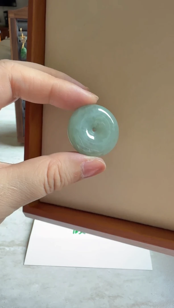 吊坠(不含链)未镶嵌翡翠淡果绿底细糯平安扣