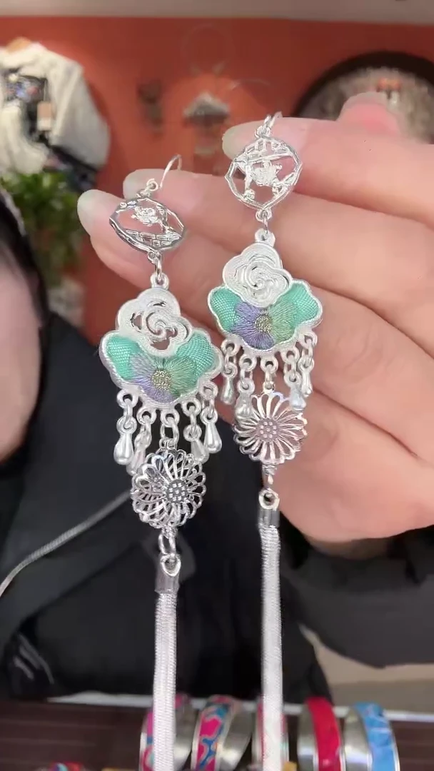 织绣非遗手工苗绣刺绣饰品10