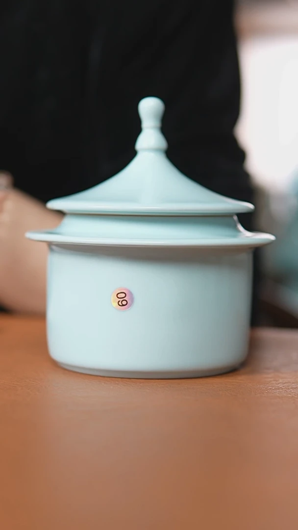 瓷片仿古月白天坛茶叶罐瑕