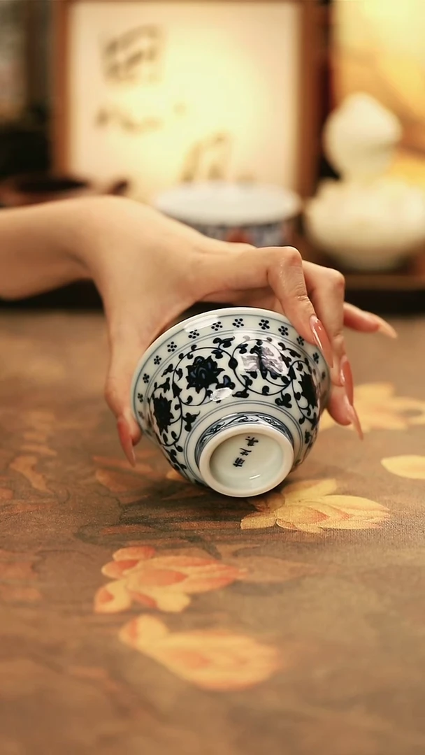 M3007/陶瓷青花缠枝莲压手杯