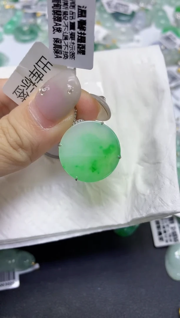颈饰18K金镶嵌翡翠天然缅甸翡翠A货百元以上9元证书费自理