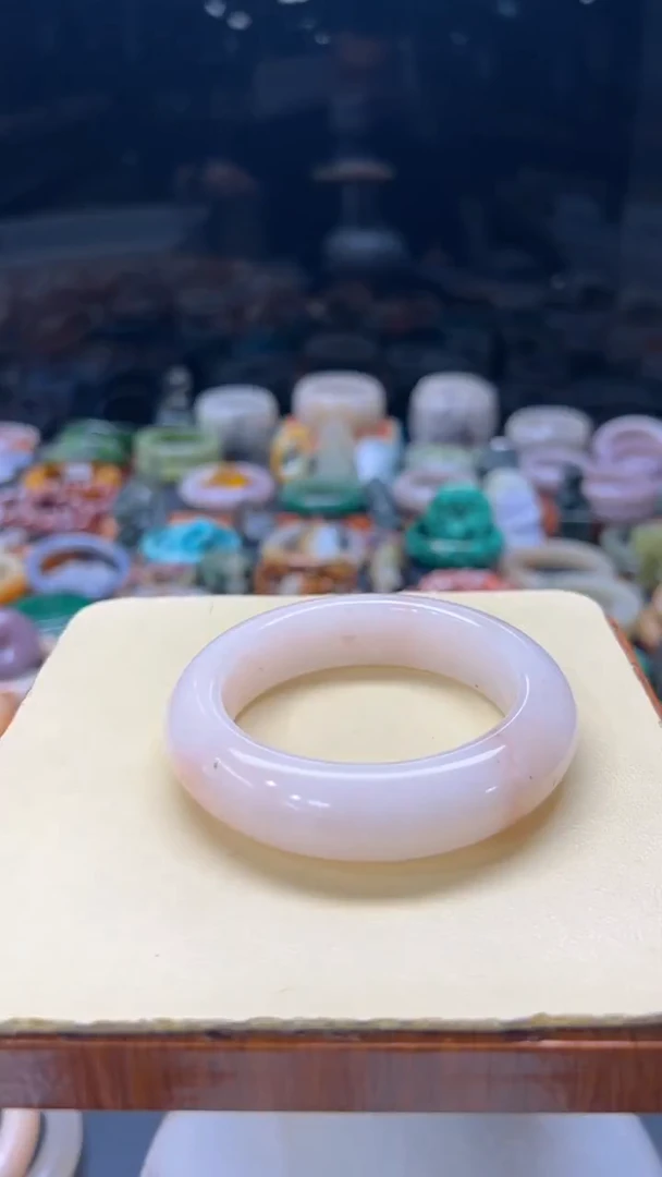 【闪购商品】石英质玉手镯未镶嵌198