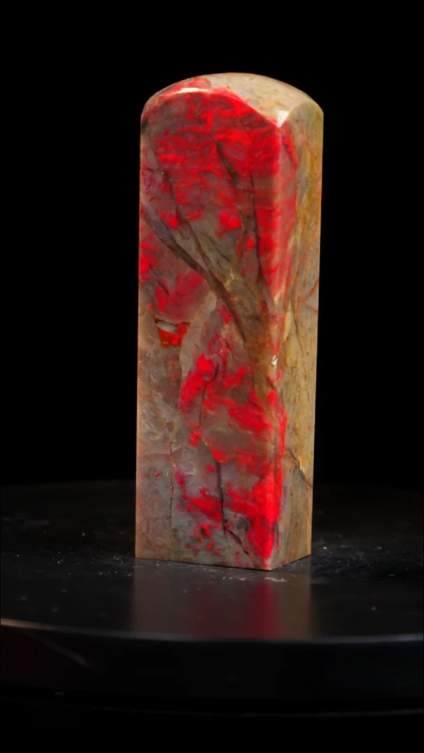 鸡血石牛角冻鸡血石