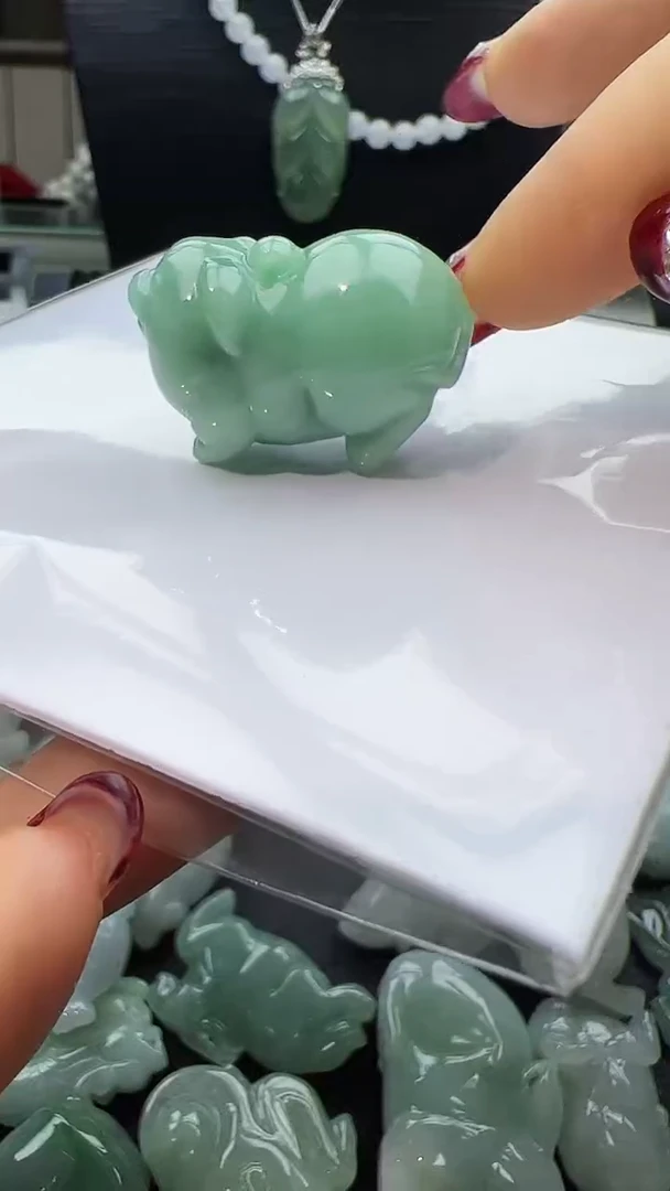 【闪购商品】翡翠颈饰未镶嵌生肖猪