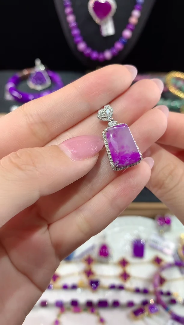 苏纪石（舒俱来）18K金镶嵌，吊坠