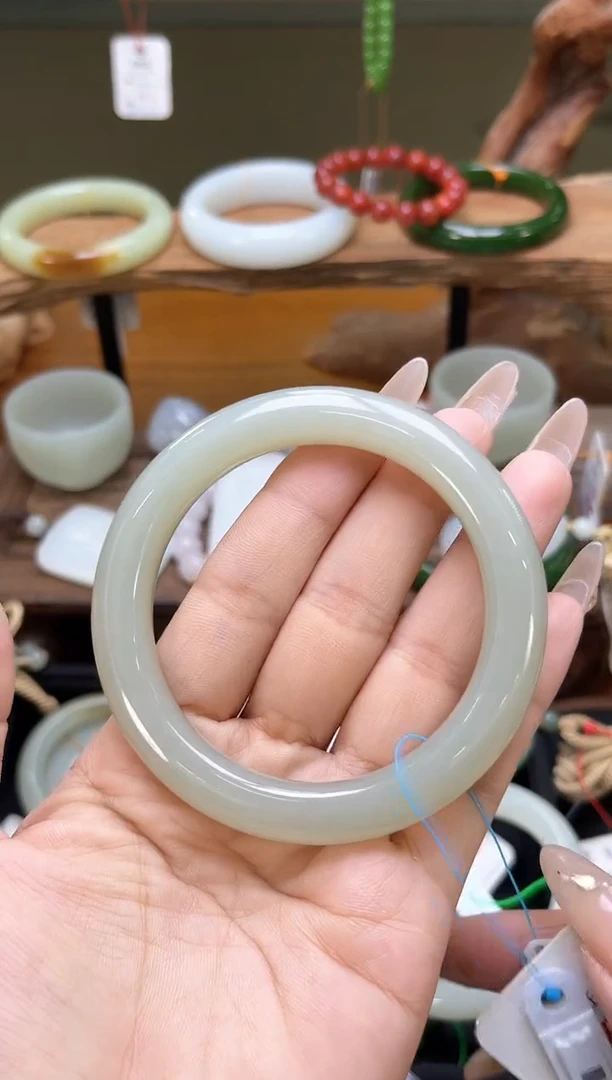 未镶嵌手镯和田玉且末青白 58圈 9011409