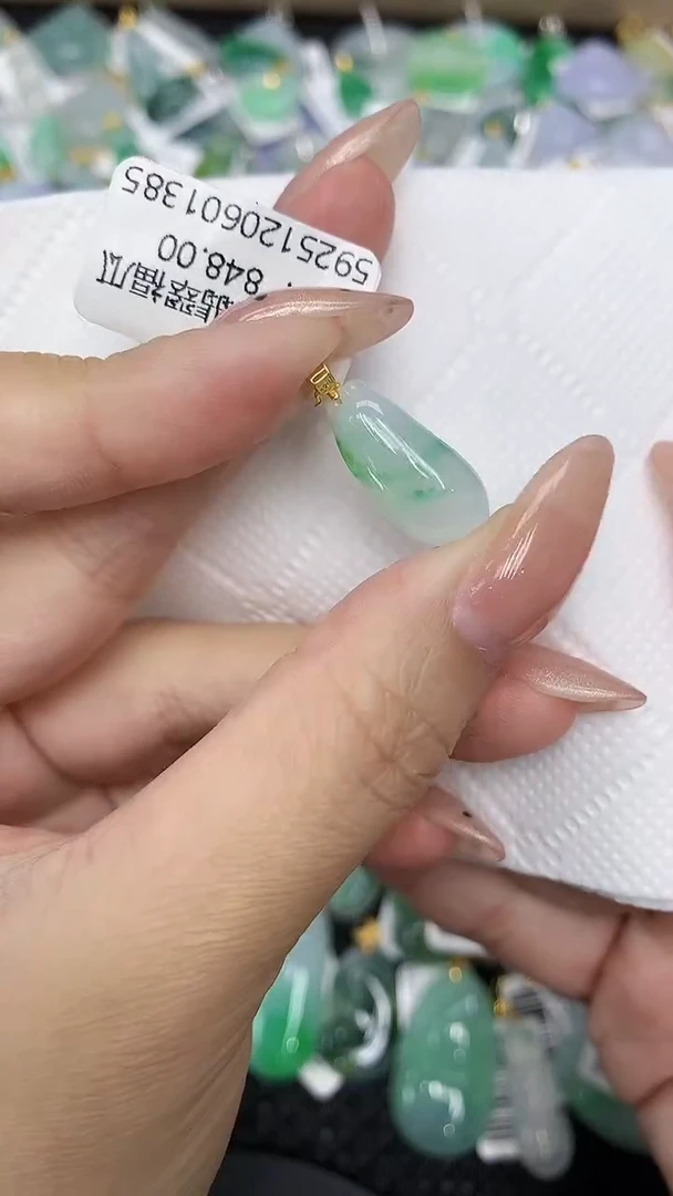 颈饰18K金镶嵌翡翠11111111111