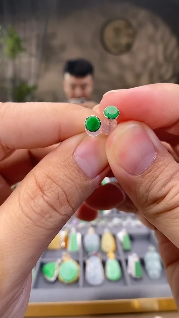 吊坠(不含链)18K金镶嵌翡翠耳饰一对