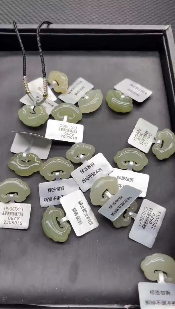 颈饰未镶嵌和田玉多样性发1件