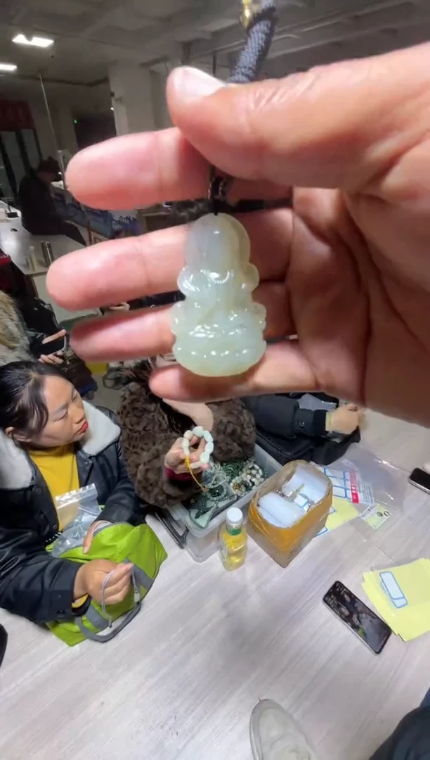 未镶嵌和田玉（糖玉）挂件和田玉