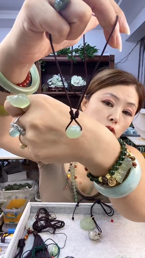 蛇纹石玉未镶嵌珠子多样性发货其中之一