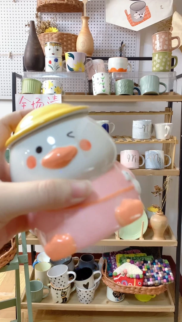 小黄鸭带盖杯子一个