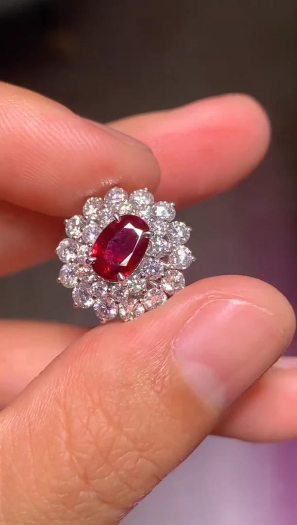 18K金镶嵌戒指红宝石1.02CT