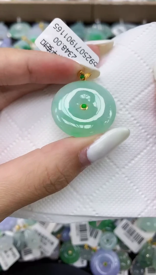 颈饰18K金镶嵌翡翠11111111111