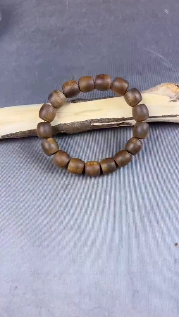 沉香沉香碎屑+老白奇红土12鼓珠单圈沉29克+多样性发一