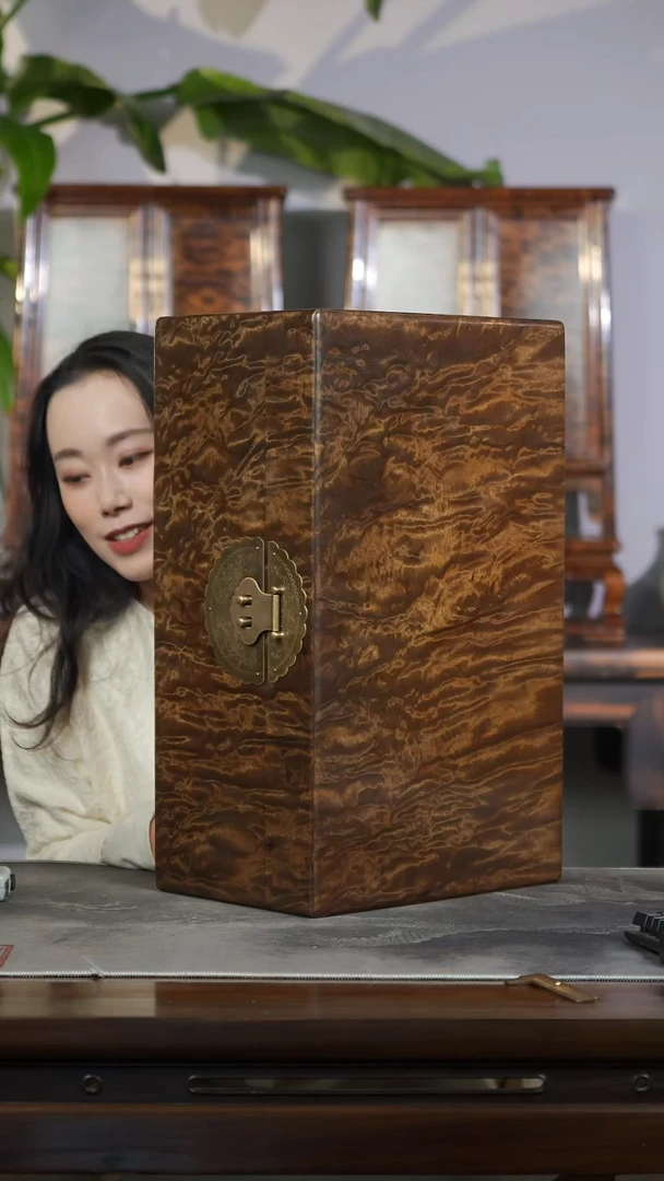 金丝楠水波龙胆纹精工一木一器收纳箱