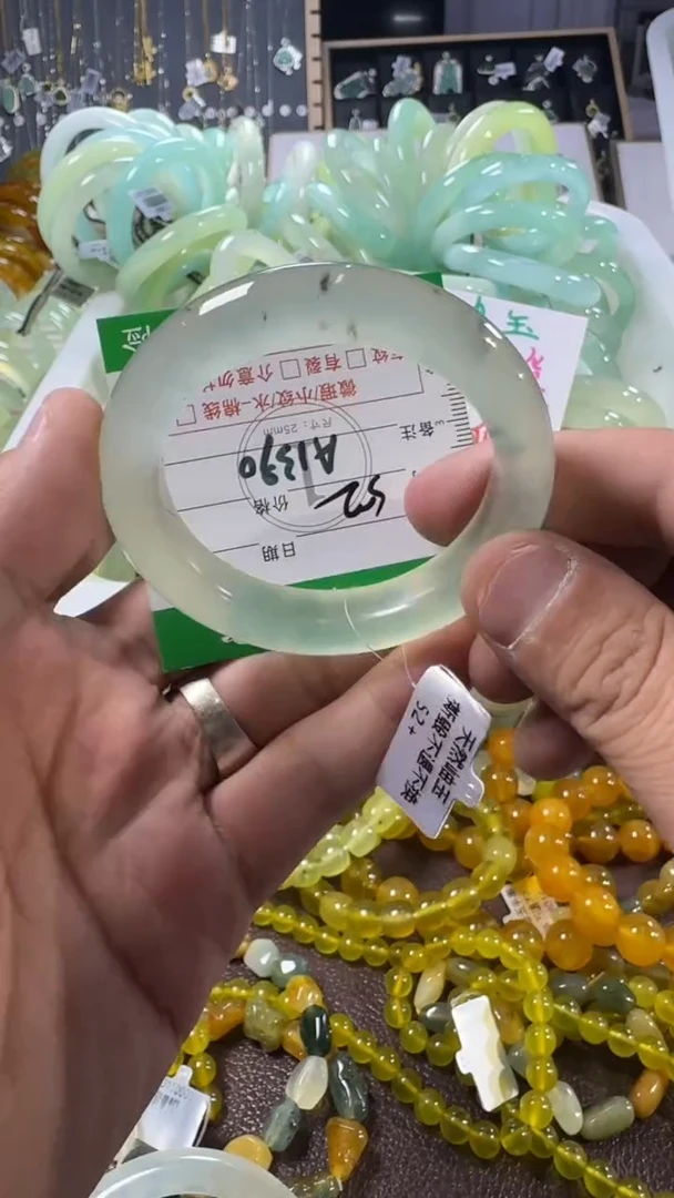 未镶嵌蛇纹石玉手镯1