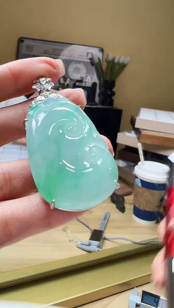 翡翠18K金镶嵌颈饰LCC0726-08