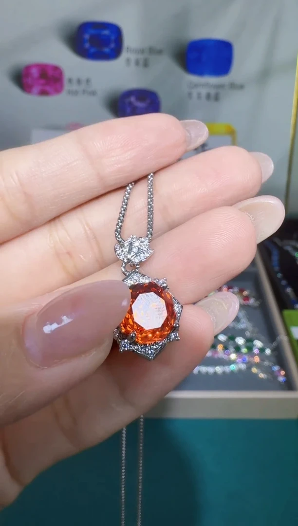 颈饰18K金镶嵌钻石0