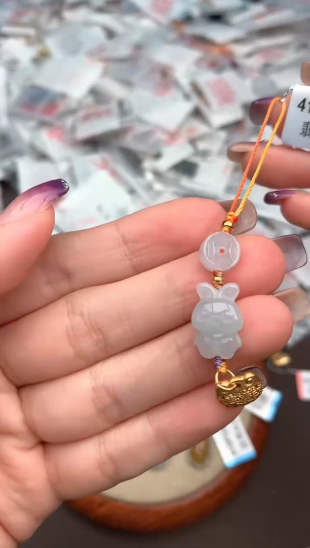 未镶嵌挂件翡翠—