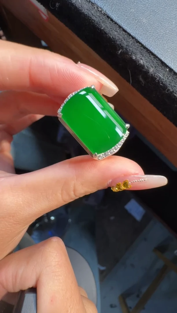 未镶嵌定制翡翠翡翠A货有轻微色差属于正常现象，马鞍1