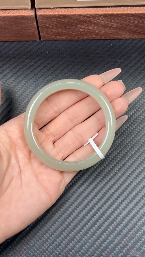 未镶嵌手镯和田玉且末近矿微色差56+K