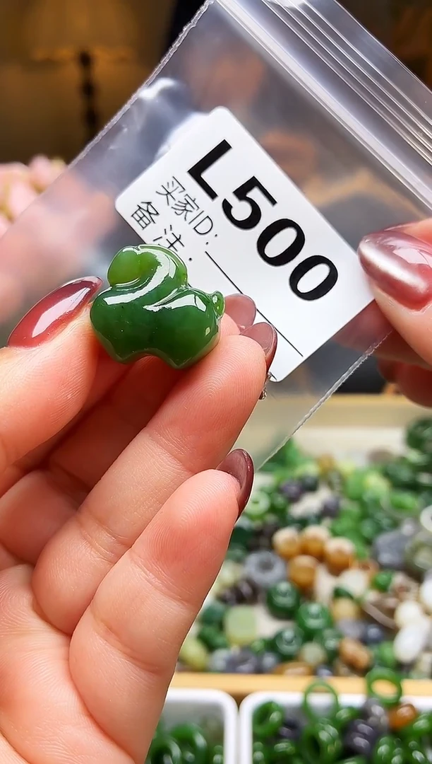 颈饰未镶嵌和田玉枳*?1