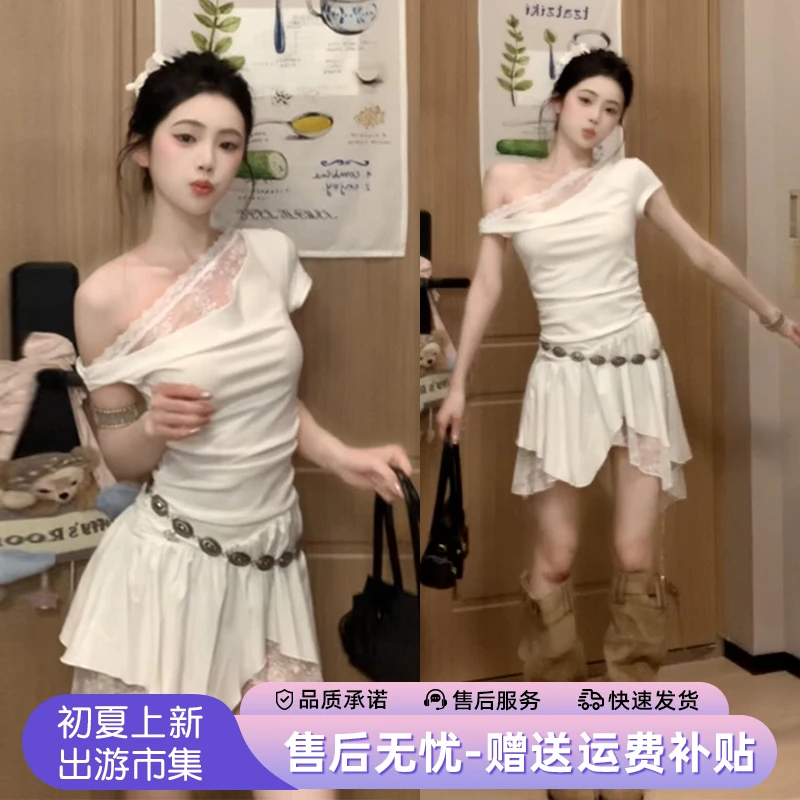 白色蕾丝拼接斜肩短袖连衣裙女2025夏季新款设计感小众不规则短裙