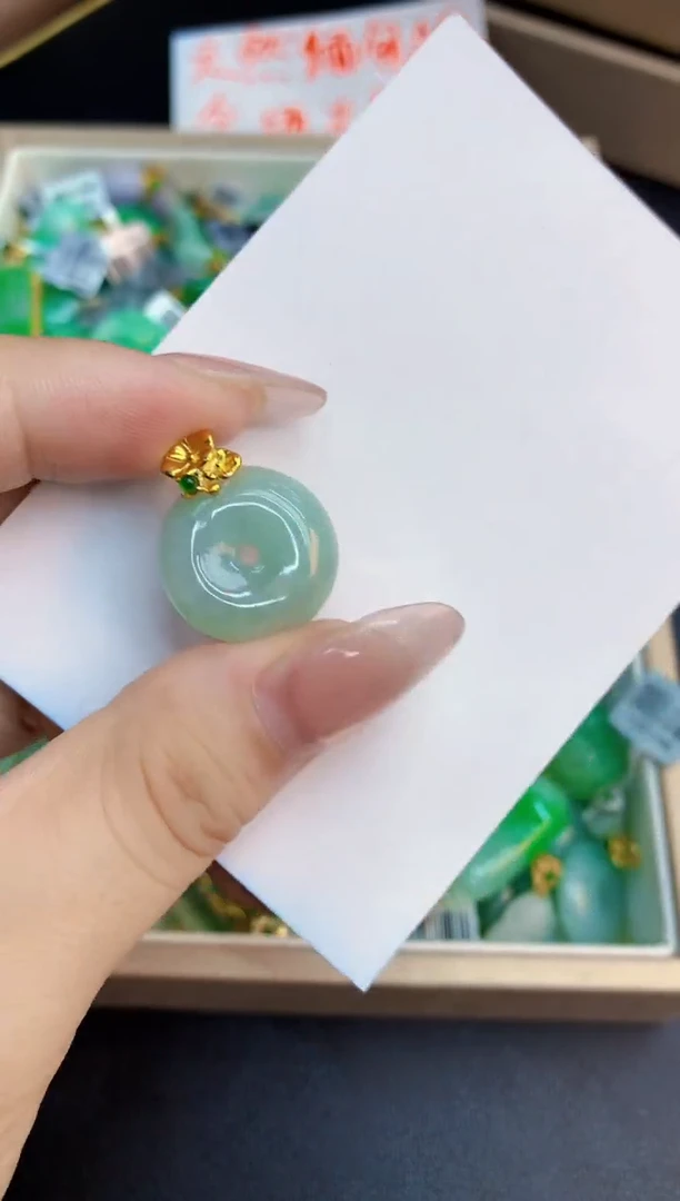 翡翠未镶嵌吊坠(不含链)1