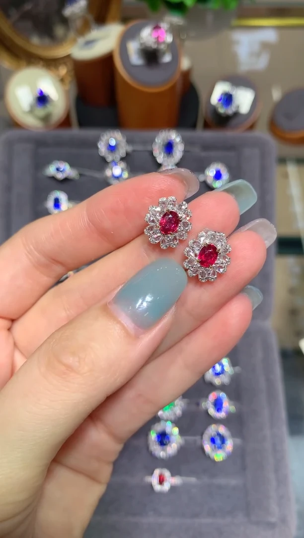 耳钉18K金镶嵌红宝石1.26CT