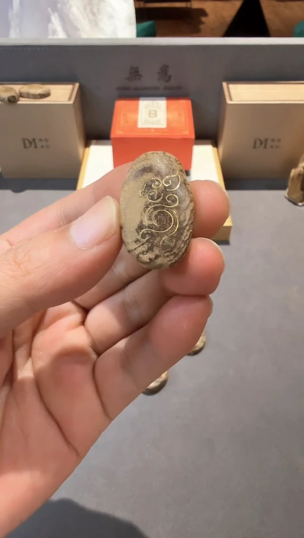 待*沉香生肖兔挂件