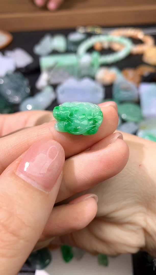 颈饰未镶嵌翡翠吊坠