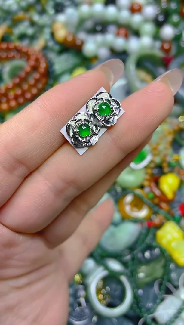 颈饰未镶嵌翡翠/U/翡翠A货，一件也是批发价