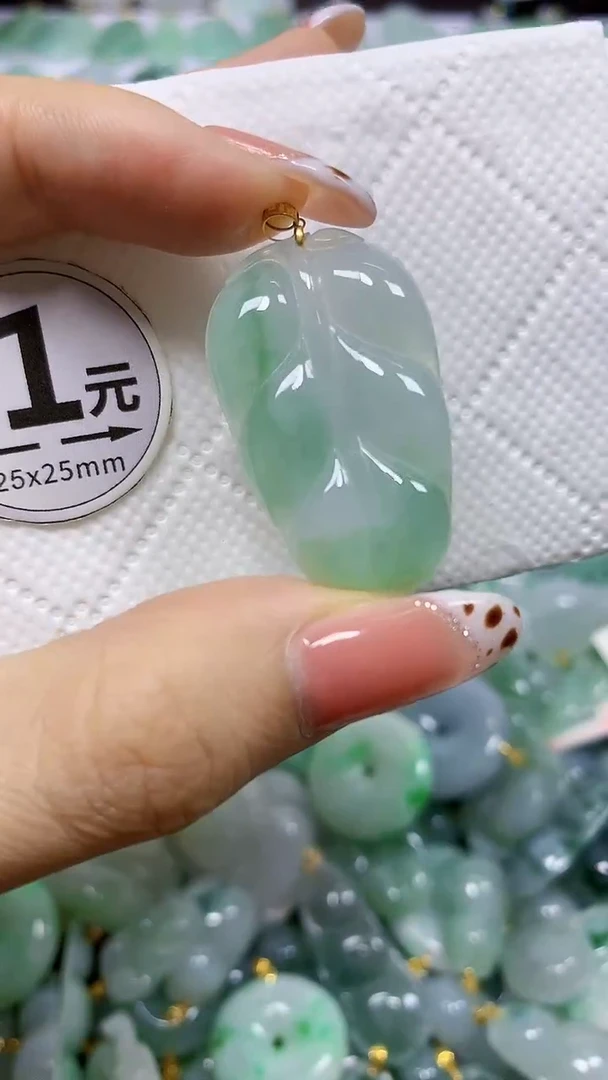 颈饰18K金镶嵌翡翠天然翡翠A货