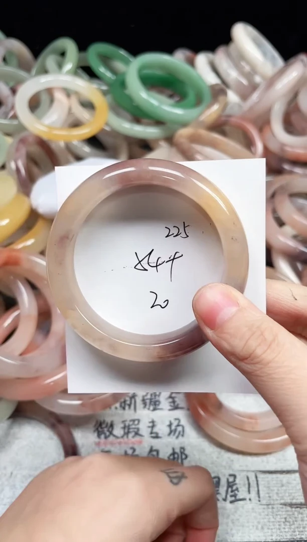 未镶嵌手镯石英质玉225