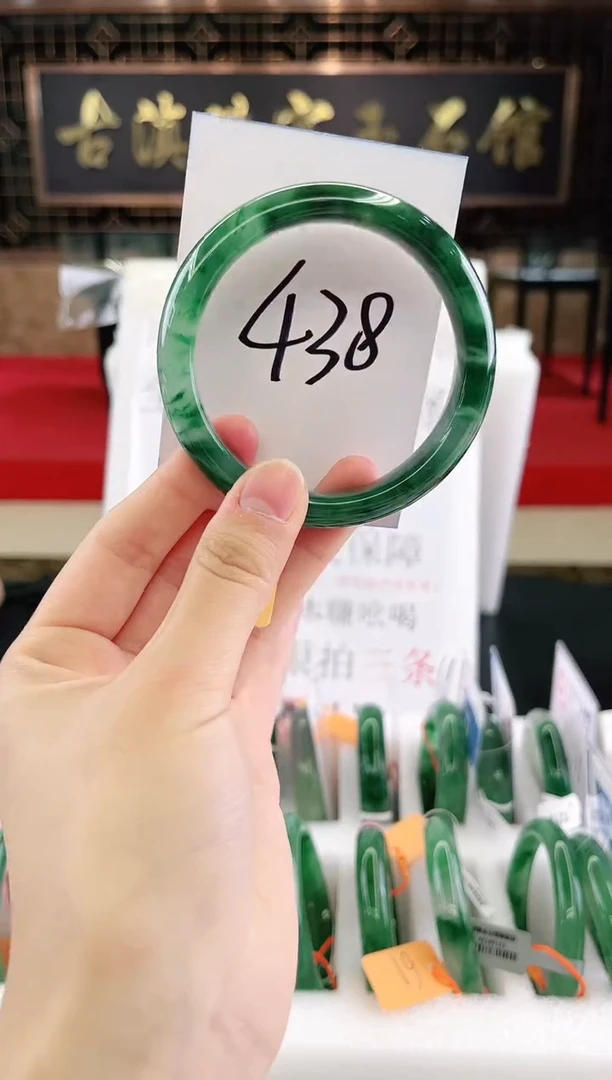 未镶嵌手镯石英质玉（非洲翠）微瑕，一经发货，运费不退介意勿拍
