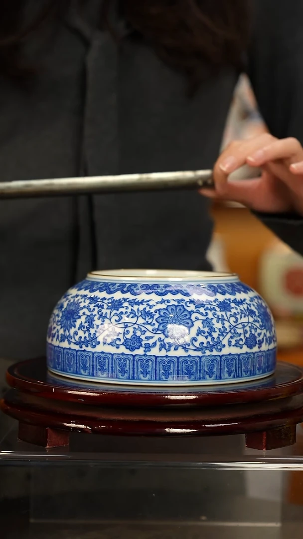 仿清瓷瓷青花缠枝莲水洗一只