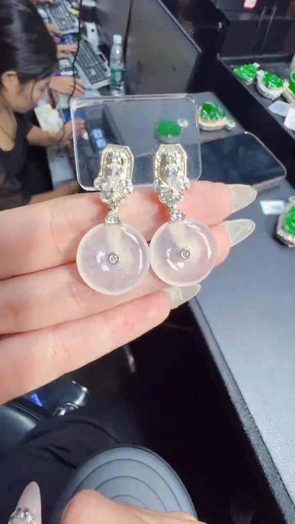 未镶嵌定制翡翠翡翠A货有轻微色差属于正常现象，多样性发货1