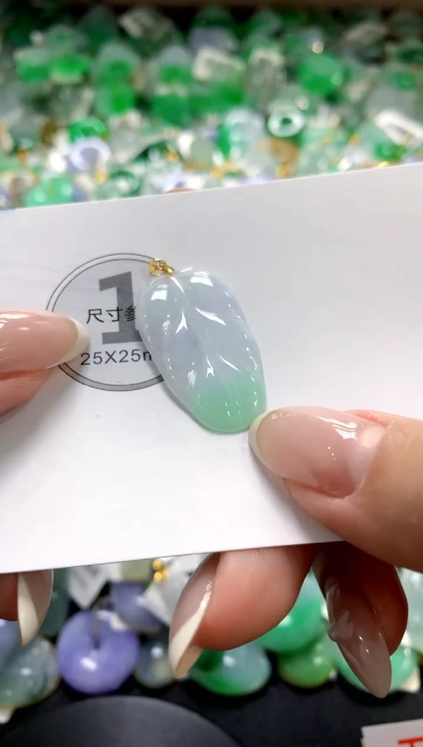 翡翠18K金镶嵌颈饰1111111111111111