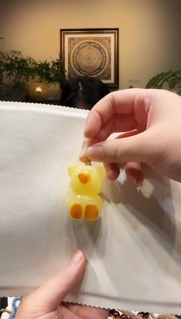 蜜蜡颈饰未镶嵌新*望小熊