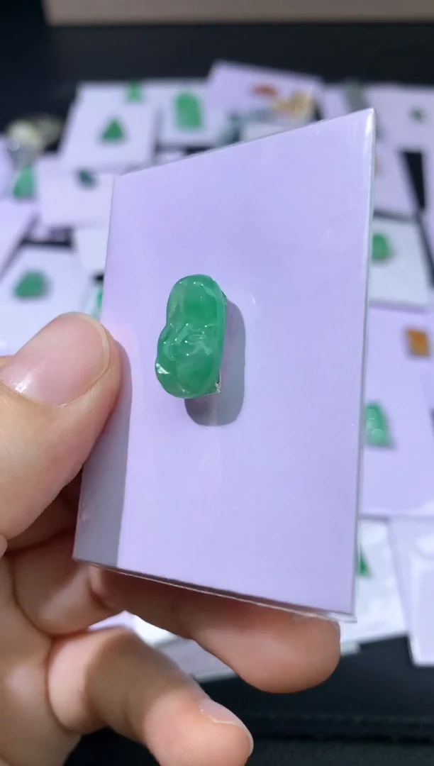 颈饰未镶嵌翡翠吊坠