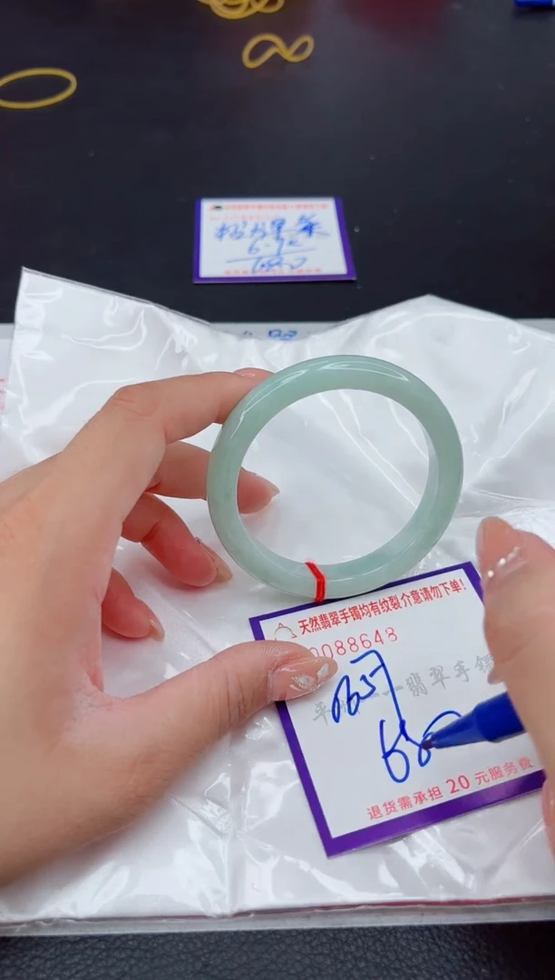 翡翠手镯未镶嵌1